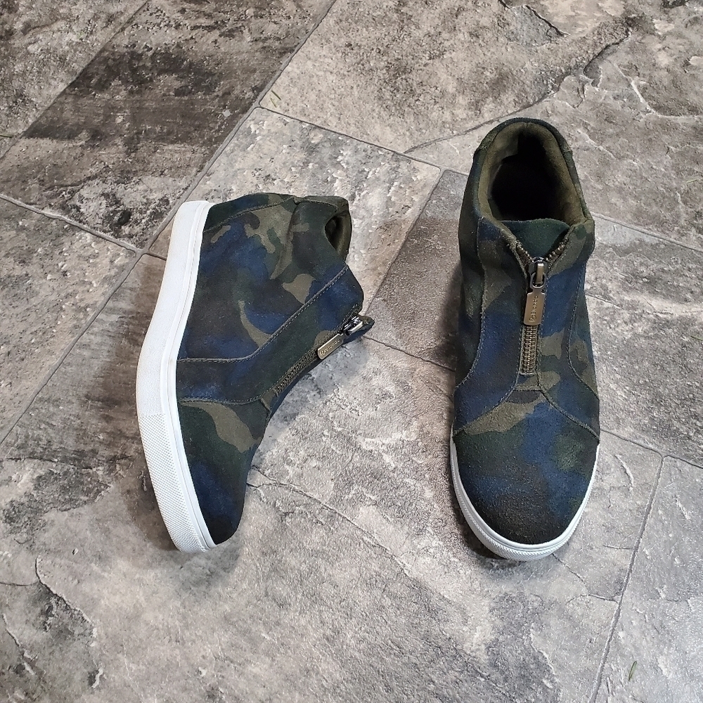 Blondo Womens Glenda Camo Green Blue Suede Leather Waterproof Wedge Sneakers